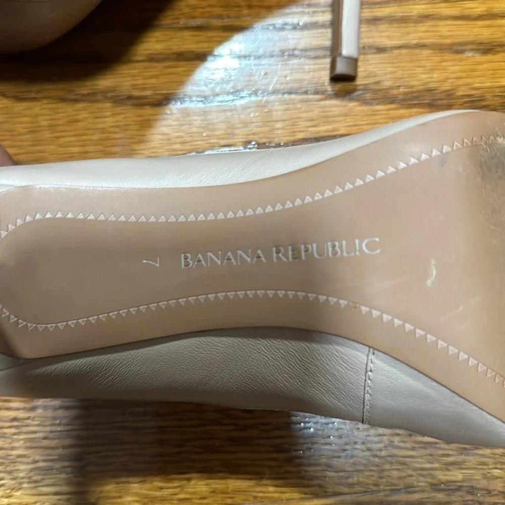 Banana Republic Classic Madison Pump Heel - Picture 6 of 6